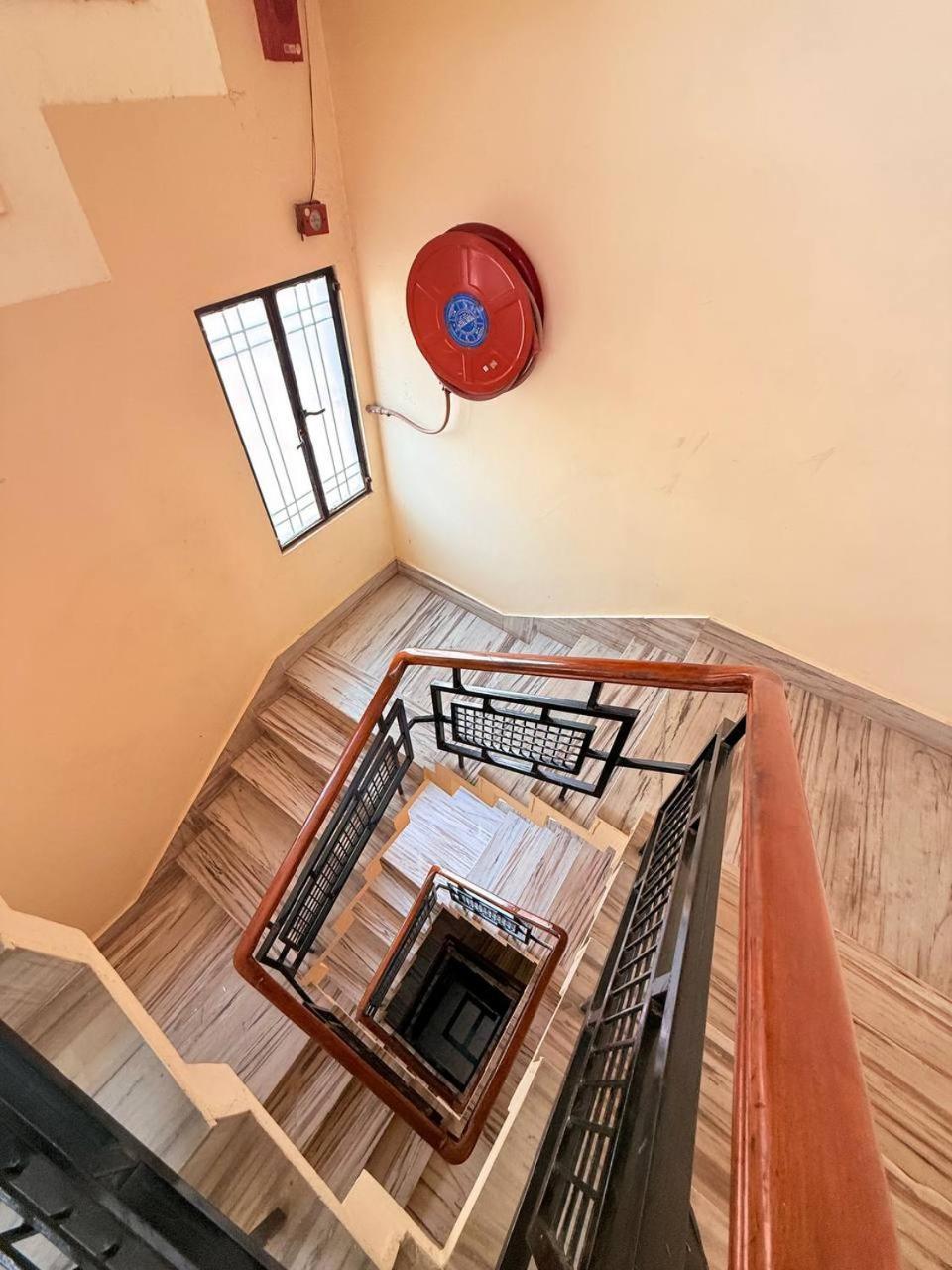 Shivam Hotel Varanasi - Near Kashi Vishwanath Temple With Parking And Lift Exterior photo