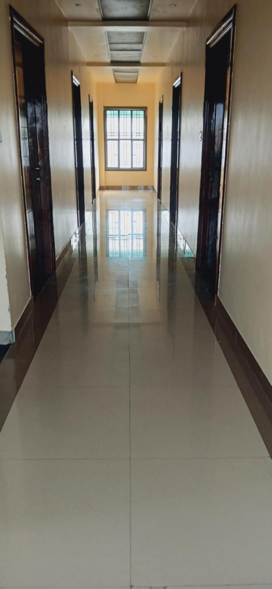 Shivam Hotel Varanasi - Near Kashi Vishwanath Temple With Parking And Lift Exterior photo